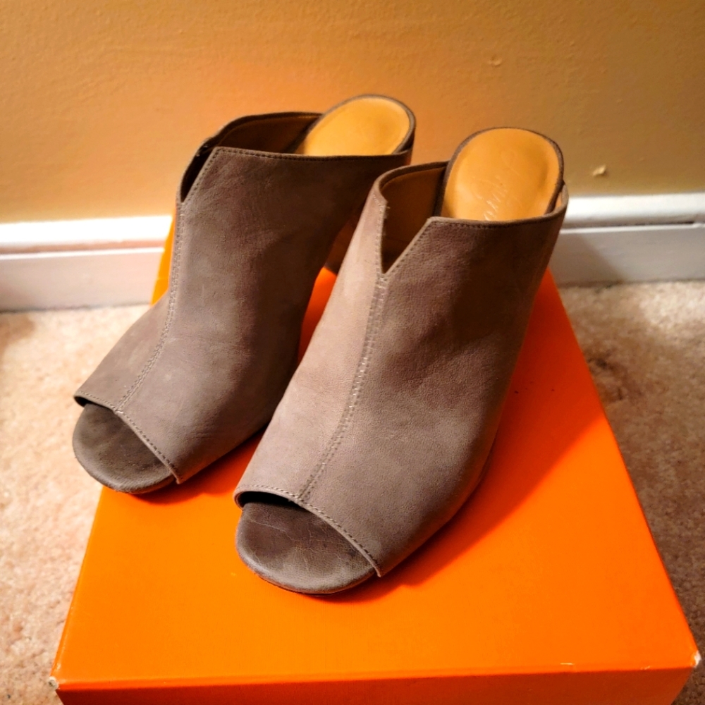 Arturo Chiang Jerri Leather Mule size 6.5